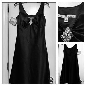 NWT Robin Jordan Black with Broche pin Cocktail Formal mini Dress Sleev…